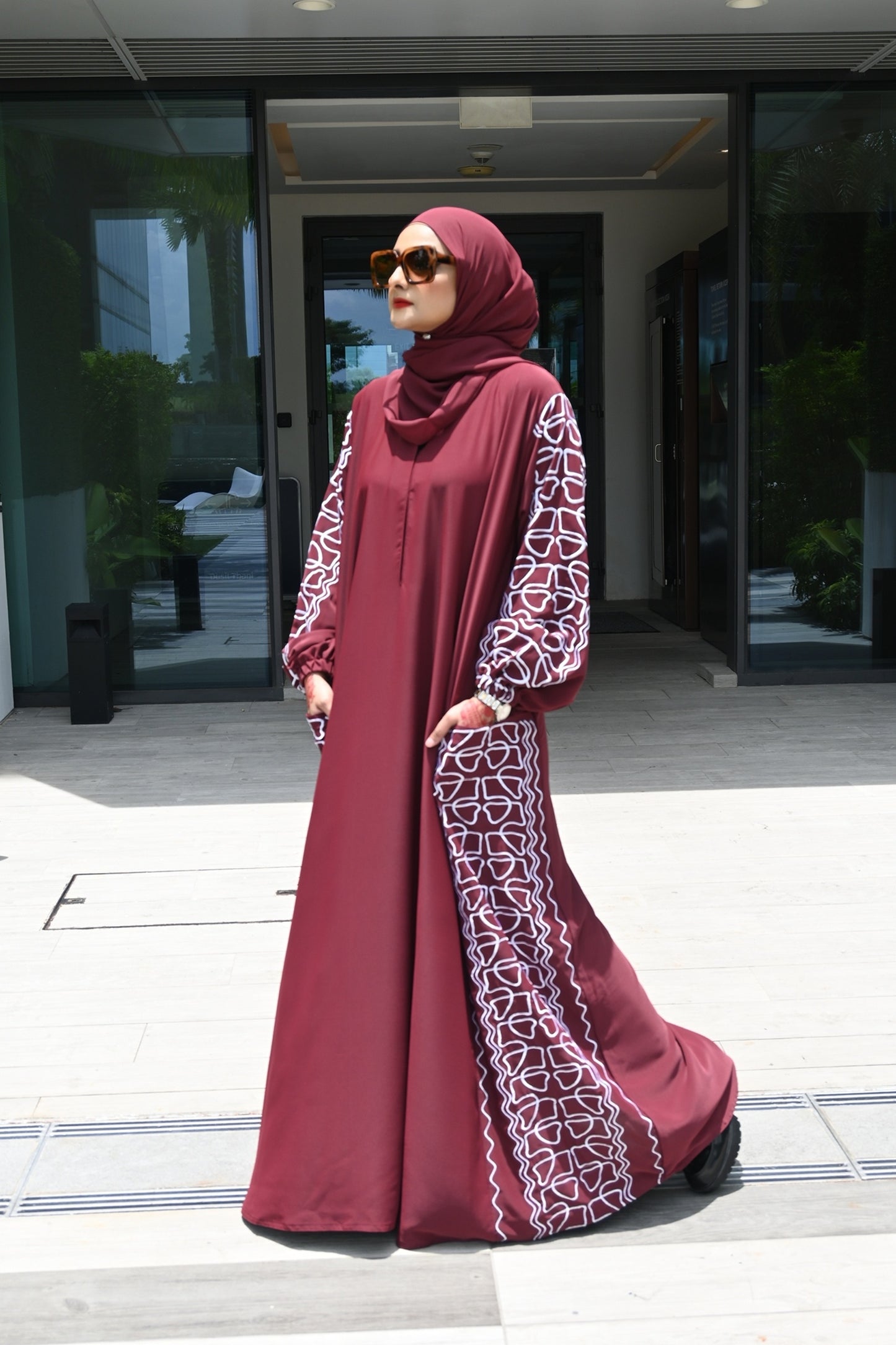 ABAYA CORINA