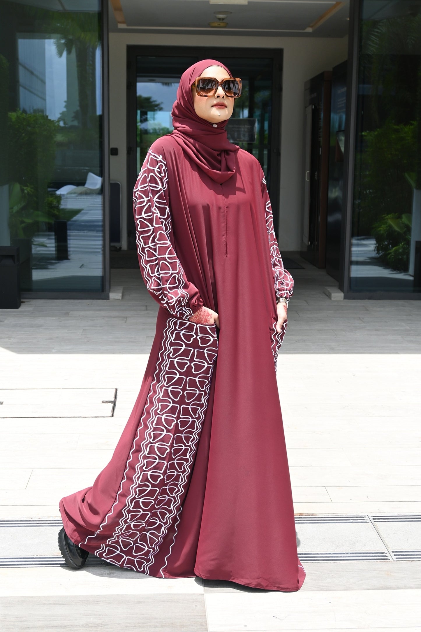 ABAYA CORINA