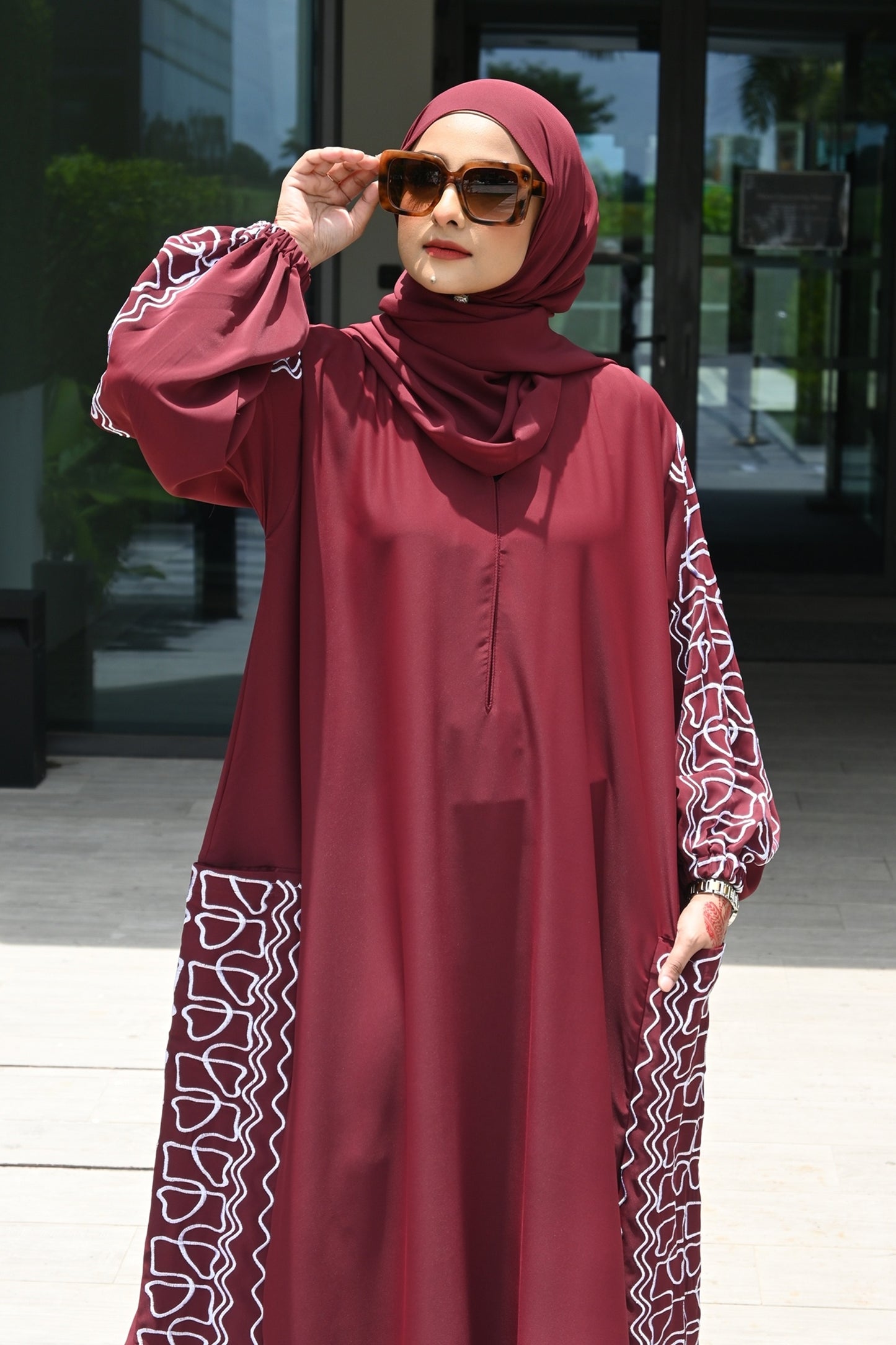 ABAYA CORINA